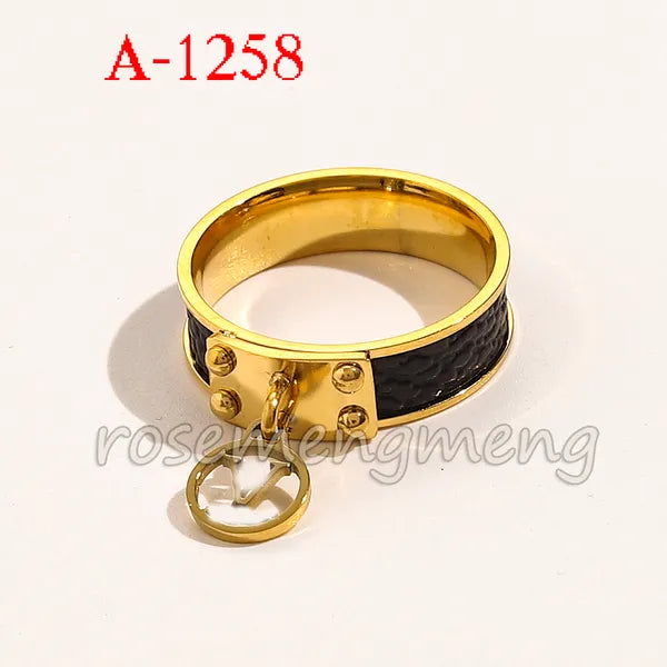 Designer Branded Letter Band Rings Women 18K Gold Plated Silver Plated Crystal Stainless Steel Love Wedding Jewelry Supplies Ring Fine Carving Finger Ring 3 Style