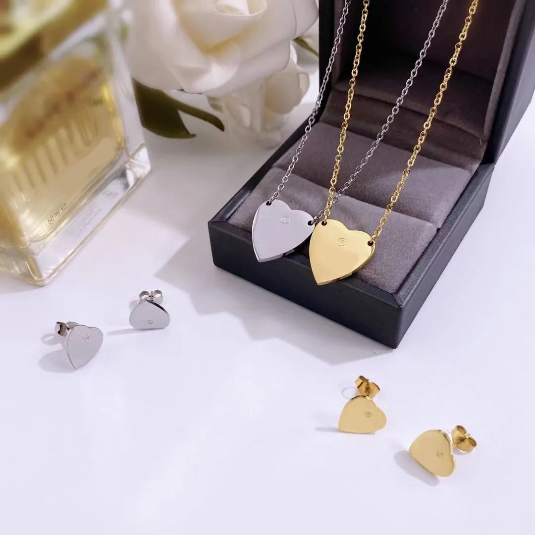 Designer necklace heart pendant mens chains trendy jewlery cute fashion luxurious jewellery custom necklace womens elegance gold silver color love necklaces